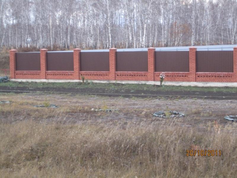 Заборы комбинированные со столбами из кирпича Заборы комбинированные со столбами из кирпича