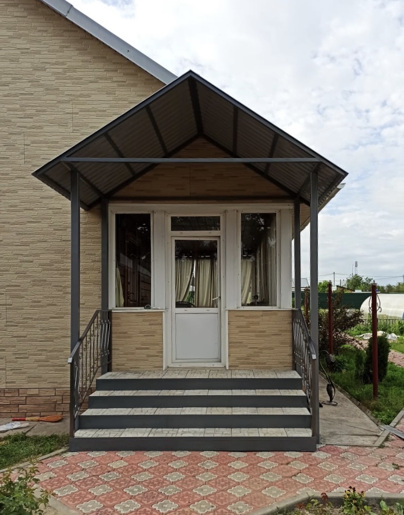 Железное крыльцо на даче Железное крыльцо на даче